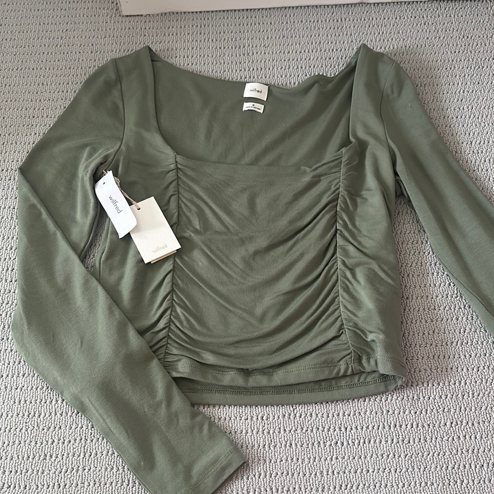 Aritzia green square-neck ruched long sleeve tee